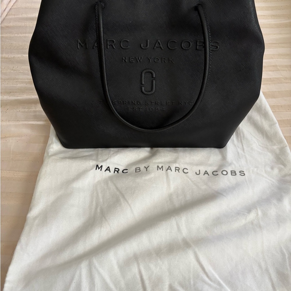 Marc Jacobs Elegant Black Handbag